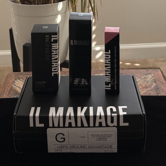 IL Makiage The Flawless Essentials Package, with A Free Tote - Picture 6 of 10